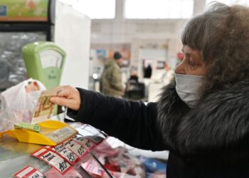 Rouble sinks, stocks plunge as Russia recognises Ukraine breakaway regions