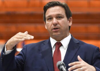 Ron DeSantis likens Putin to an ‘authoritarian gas station attendant’ and says France would ‘probably not’ put up a fight if Russia were to invade