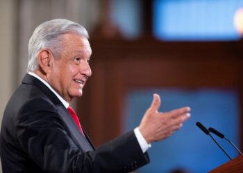 Mexico’s president lets slip central bank’s announcement of rate hike to 6.5%