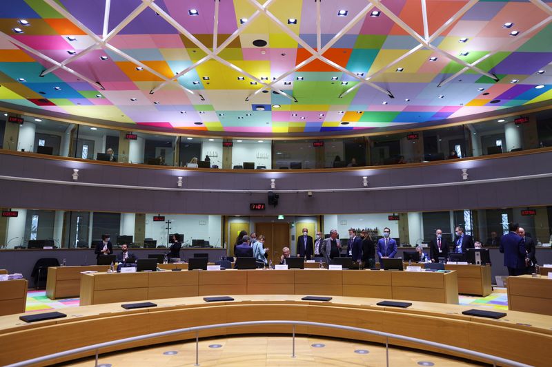 EU should have its own full budget to stabilise economy, survey suggests