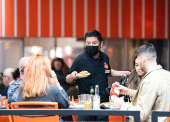 U.S. economy not letting war, pandemic get in the way of a good time