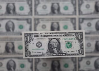 Dollar index back above 100 ahead of expected red-hot U.S. inflation data