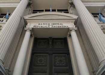 Argentina central bank to analyze rate hike on Wednesday -source