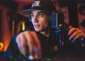 How This Canadian Artist Paid Off $80,000 College Debt Thanks To Crypto