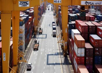 S.Korea Q1 GDP growth slows, China risks cloud outlook