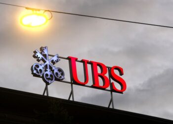 Analysis-Banks lag bond yield surge as recession worries trump cheap valuations