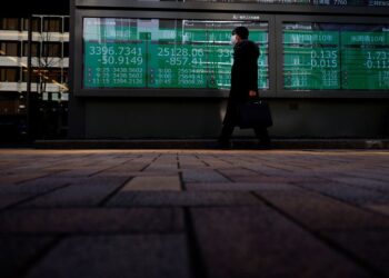 Asia stocks in gloomy mood as Wall St futures slip