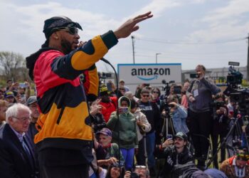 Amazon Reportedly Fires Two Warehouse Workers Involved In Staten Island Facility Union Efforts