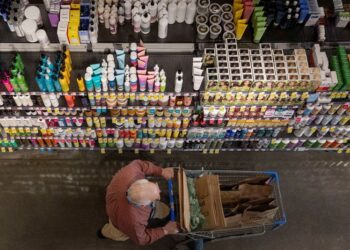 Wells Fargo sees end of year U.S. recession, cuts GDP view