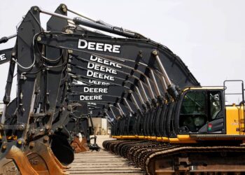 Deere’s supply chain issues hit revenue, shares plunge