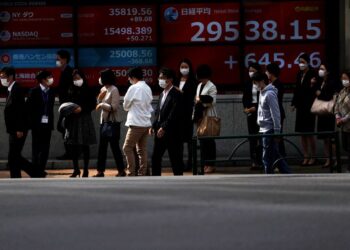 Global stock markets fall, U.S. yields rise after strong employment data