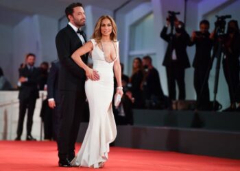 Jennifer Lopez and Ben Affleck get married in Las Vegas, pop star confirms