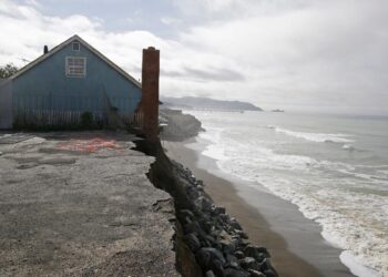 Oceans rise, houses fall: The California beach dream home is turning into a nightmare
