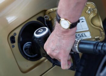 Hungary extends energy and food price caps amid soaring inflation