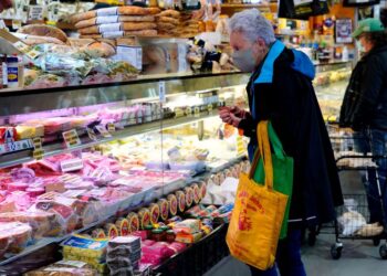 Australia to cut economic growth forecasts on lower consumer spending