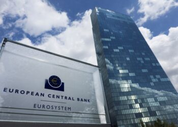 ECB scrutinises banks’ payout plans as outlook sours