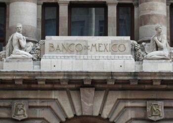 Bank of Mexico hikes key rate to record 10% in split decision