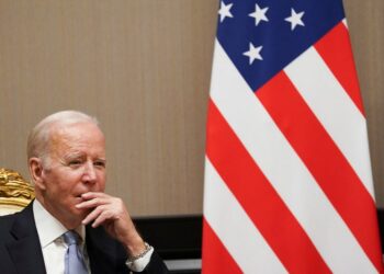 U.S. stops taking student debt forgiveness applications after ruling