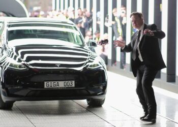 Tesla’s $7,500 discount feels desperate, and it’s giving investors the ick