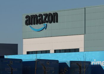 Amazon secures $8B loan, anticipating market headwinds