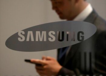 Samsung estimates quarterly profit sank to 8-year low on demand slump