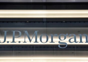 JPMorgan expects smaller contraction in UK economy in 2023