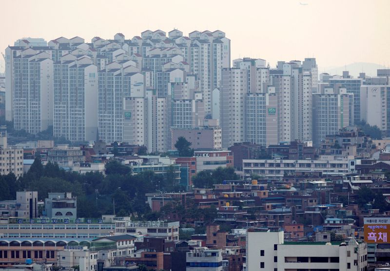 S.Korea’s household credit falls for first time in a decade