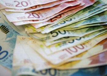 Eyes on Israel central bank as judicial push keeps shekel tumbling vs dollar