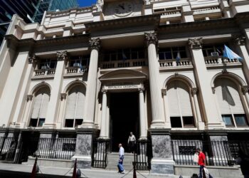 Argentina inflation seen speeding in 2023, central bank poll shows