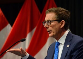 Bank of Canada seen leaving rates unchanged as growth stalls