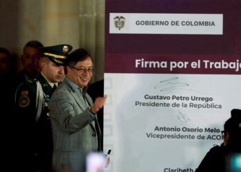 Colombia government sends labor reform to Congress, aims to cut hours