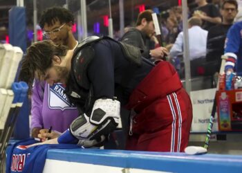 After unimaginable loss, hockey player awarded surprise scholarship from New York Rangers