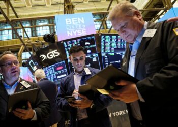 Analysis-Bearish fundamentals, buoyant charts complicate outlook for US stocks