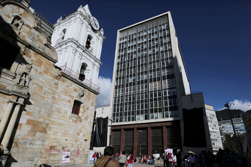 Colombia’s central bank raises benchmark rate to 13.25% in split vote