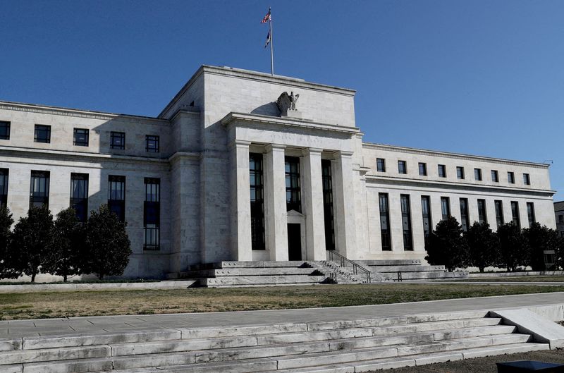 US bank lending touches record as deposits fall, Fed data shows