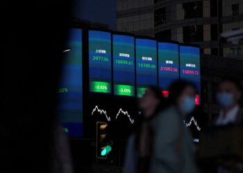 Asian shares mixed as China growth worries crimp U.S. debt ceiling optimism