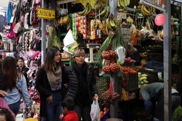 Peru’s inflation rate dips slightly in May but still above forecast
