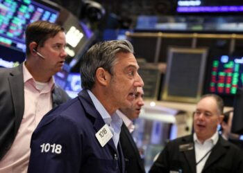 Wall Street rallies on jobs data, debt default averted