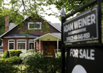 Exclusive-Canada bank regulator says lenders should urgently tackle risks from mortgage extensions