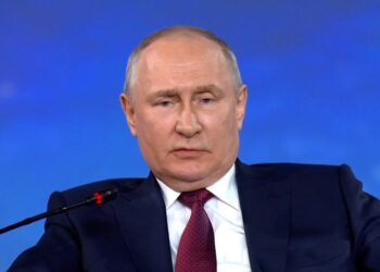 Putin says he’s delivered nukes to Ukraine’s neighbor. Hear what ex-CIA operative thinks