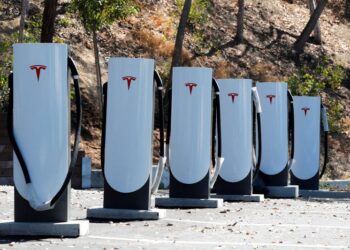 Electrify America to offer Tesla’s EV charging connector by 2025