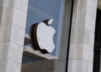 Apple is now the first publicly traded company to close above a $3 trillion market value