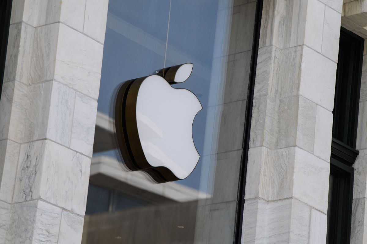 Apple is now the first publicly traded company to close above a $3 trillion market value