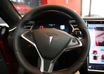 Tesla to provide more info on its driver alert system amid Autopilot probe