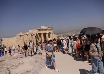 Heatwave forces Athens to close Acropolis, U.S. Southwest broils
