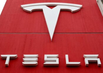 Tesla offers handsome profit beat to quell worries on slipping margins