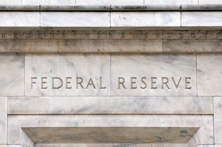 Bank deposits slip, lending inches higher in latest week: Fed