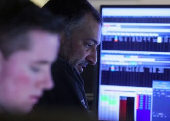 Hopes of ‘Goldilocks’ economy, rate peak buoy US stocks