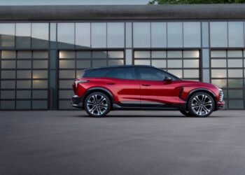 GM begins shipping a pricier-than-expected Chevy Blazer EV