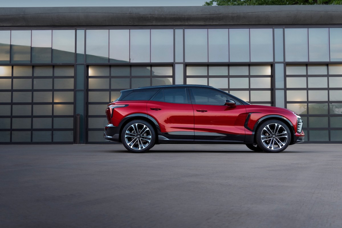 GM begins shipping a pricier-than-expected Chevy Blazer EV